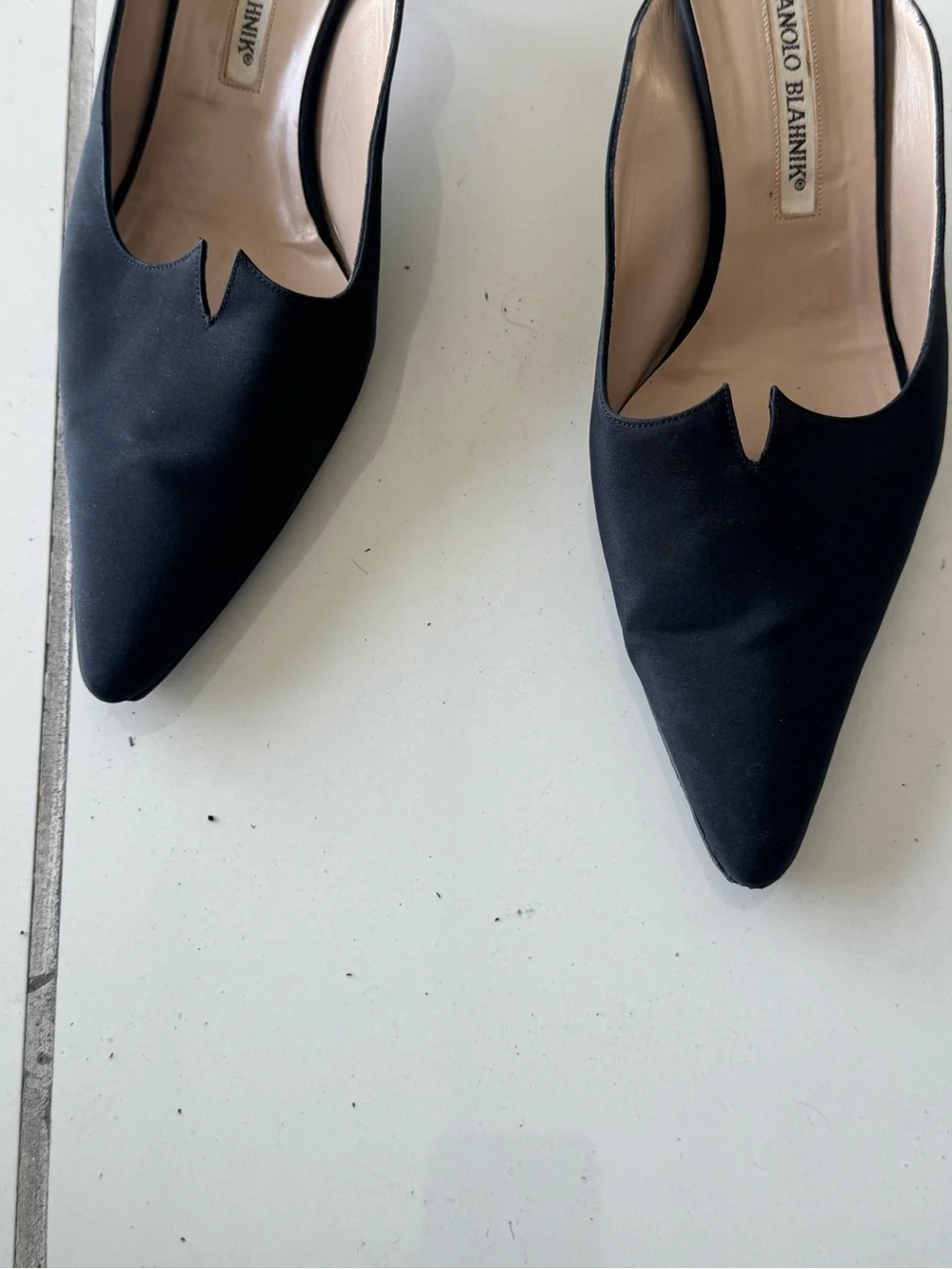 Manolo Blahnik Black Satin Kitten Heel Pointed-Toe Mules Shoes Rare - Picture 3 of 6